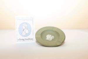 lot 140 image: Wedgwood Jasper Sage Green Fluted Ash Tray