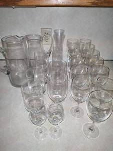 lot 197 image: Huge Assortment of Fancy Glassware