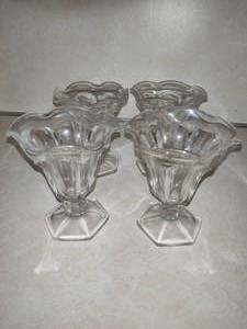 lot 198 image: Vintage Clear Glass Sundae Cups