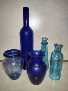 lot 199 image: Collection of Various Blue Vases