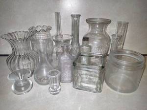 lot 200 image: Assorted Clear Glass Vases