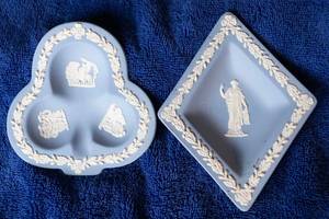 lot 139 image: Wedgwood Pale Blue Spade and Diamond Candy Dishes