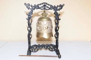 lot 132 image: Vintage Chinese Cast Brass Temple Bell