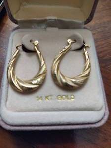 lot 13 image: 14K Gold Hoop Earrings