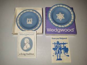 lot 137 image: Wedgwood Candy Dishes - Menorah and Star of David