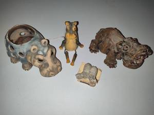 lot 164 image: Assorted Hippo Decor