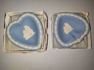 lot 138 image: Wedgwood Pale Blue Heart Shaped Candy Dishes