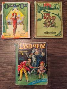 lot 253 image: Antique Oz Books