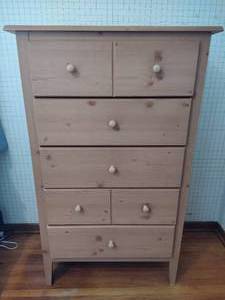 lot 258 image: Light Wood Colored Chest of Drawers