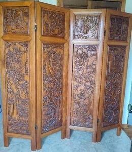 lot 4 image: Antique Asian Hand Carved Wood Divider