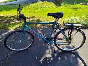 lot 301 image: Specialized Hard Rock 7speed Bike