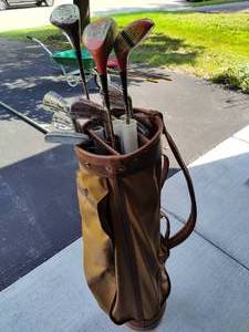 lot 305 image: Old Set of Golf Clubs