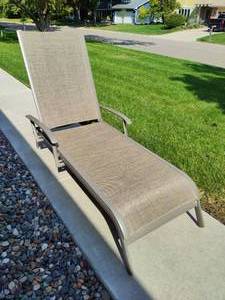 lot 313 image: Adjustable Lounge Chair