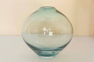 lot 26 image: Krosno Carmona Vase (Crate & Barrel)