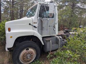 lot 5 image: 1987 International Navistar S2300 Truck