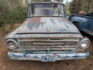 lot 7 image: International Harvester 1100B Pickup Truck