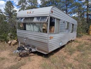 lot 20 image: Kenskill Travel Trailer Model 25