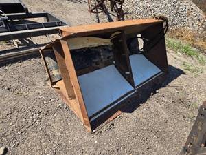 lot 7 image: Mensch Side Shooter Attachment Skid Steer Loader Bucket