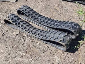 lot 10 image: Pair of 180x72Y Mini Excavator Rubber Tracks