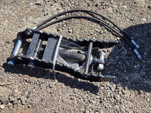 lot 14 image: Future Hydraulic Grapple Attachment Approx. 22 for Mini Excavator