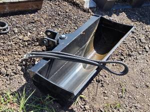 lot 22 image: 32 Hydraulic Tilting Bucket for Mini Excavator