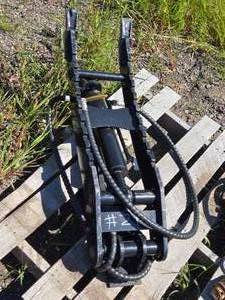 lot 28 image: New 3T Mini Excavator Hydraulic Thumb Clamp 980mm - Approx. 38