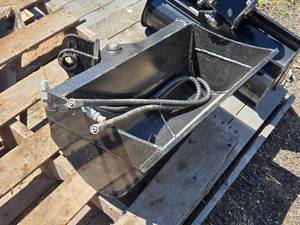 lot 29 image: New Hydraulic Mini Excavator Tilting Bucket
