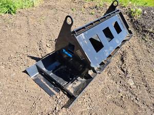 lot 32 image: Hydraulic Skid Steer Vibratory Plate Compactor - Approx. 71 wide