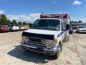 lot 1 image: 1999 Ford E450 Ambulance only 61,858 miles