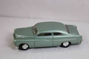 lot A-11 image: Danbury Mint 1951 Mercury Die-Cast Model Car