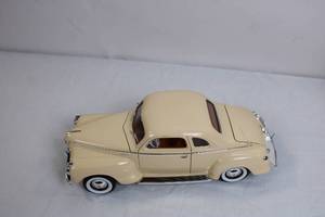 lot 18 image: 118 Scale 1941 Plymouth Diecast Model Car