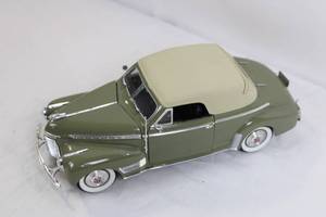 lot 25 image: 1941 Chevrolet Deluxe Diecast Model Car by Universal Hobbies