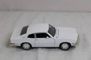 lot 34 image: Motormax 124 Scale 1974 Ford Maverick American Graffiti Diecast Model Car