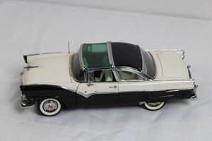 lot 36 image: Die-Cast 1955 Ford Crown Victoria Model Car Black and White