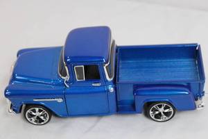 lot 54 image: 124 Scale 1955 Chevy Stepside Diecast Model Truck Blue