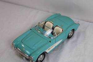 lot 59 image: Die-Cast 1957 Chevrolet Corvette Model Car Blue and White