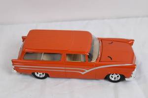 lot 64 image: Die-Cast 1956 Ford Ranch Wagon Orange Model Car