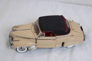 lot 69 image: Diecast 1941 Convertible Model Car with Removable Top