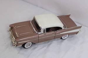 lot 75 image: Diecast 1957 Chevrolet Bel Air Model Car, Pink and White, 118 Scale