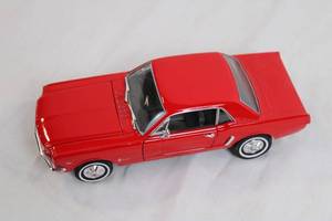 lot 84 image: Welly 124 Scale 1964 12 Ford Mustang Diecast Model Car