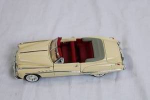 lot 95 image: Vintage Die-Cast 1949 Buick Roadmaster Convertible Model Car