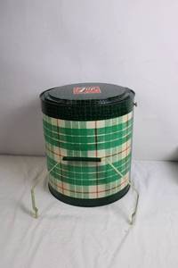 lot A-99 image: Vintage 7-Up Plaid Metal Picnic Cooler by Poloron