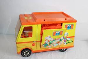lot B-100 image: Vintage Mattel Barbie Country Camper RV Playset