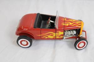 lot 103 image: Die-Cast 1932 Ford Hot Rod Model Car with Flame Decals