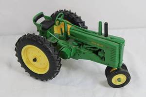 lot 110 image: John Deere Diecast Toy Tractor Model