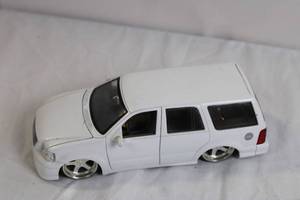 lot 115 image: DUB City White Die-Cast SUV Model Car with Opening Doors