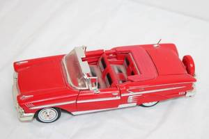 lot 119 image: Red Diecast Convertible Classic Car Model with Opening Doors