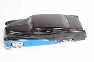 lot 121 image: Die-Cast Custom Lowrider Model Car Black and Blue with Opening Doors