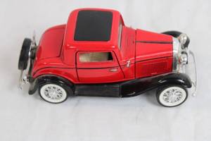 lot 123 image: 1932 Model Red and Black Diecast Car Collectible
