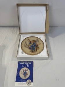 lot 127 image: 1972 Goebel Hummel Annual Collector Plate with Box and Pamphlet